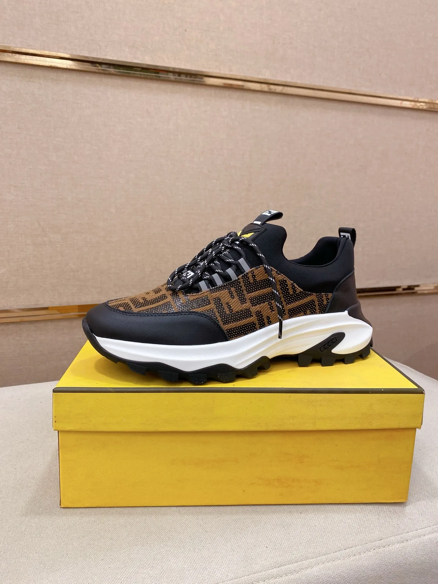 Men's shoes 💰 462💰 (fendi) New style 👊🏻 upper 🇮🇹 imported cowhide fabric 🇩🇪 lining imported sheepskin lining. The original outsole is molded to highlight the identity of every man, and the upper foot is elegant and stable🚶🏻🚶🏻The high-end custom counters reproduce the original version📯No matter the wind or rain, the shoe last remains unchanged and can withstand the verification of time🔍️,🔵 Size: 38-44